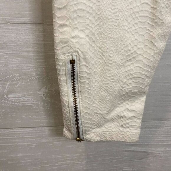 Nicki Minaj Women’s Mid Rise Snake Textured‎ Denim Ankle Zip Pants - Picture 5 of 9